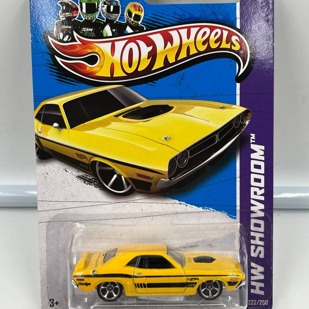 2013 Hot Wheels HW SHOWROOM '71 Dodge Challenger MOC